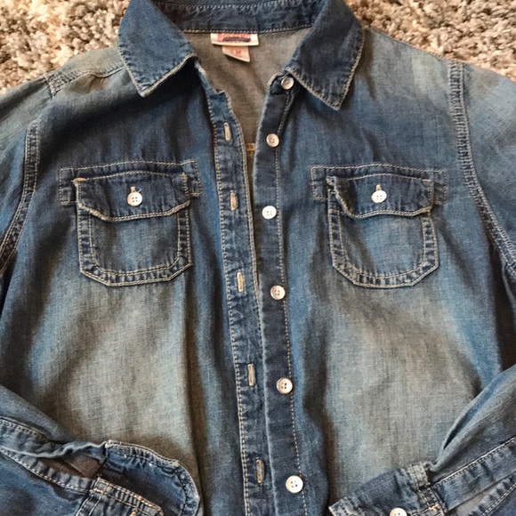 Mossimo size medium chambray Jean button up shirt - Picture 2 of 4